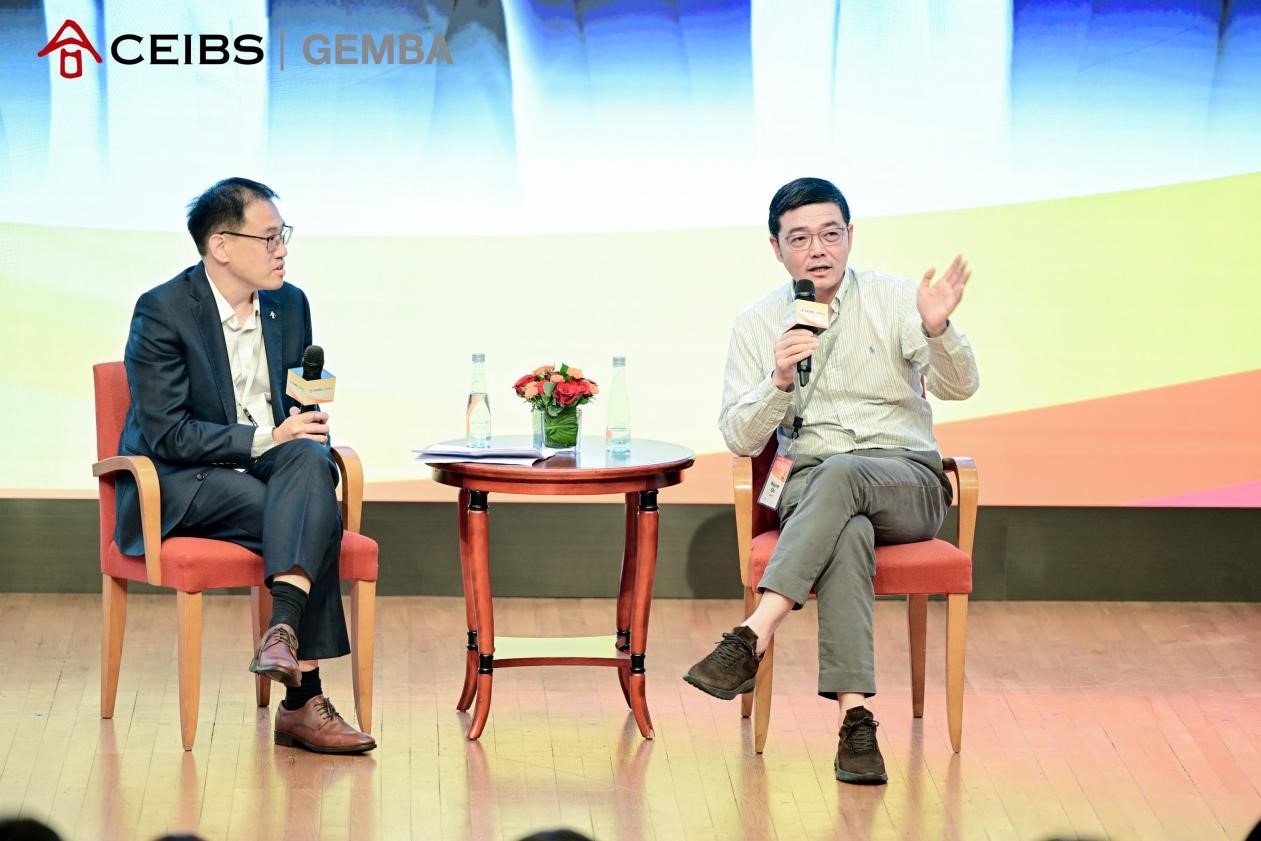 李尔成教授与施旺先生进行对话