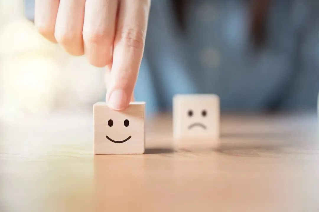 Smile and sad emoji blocks