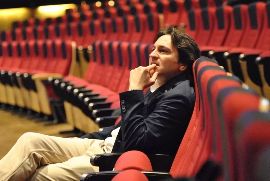 CEIBS GEMBA student sitting