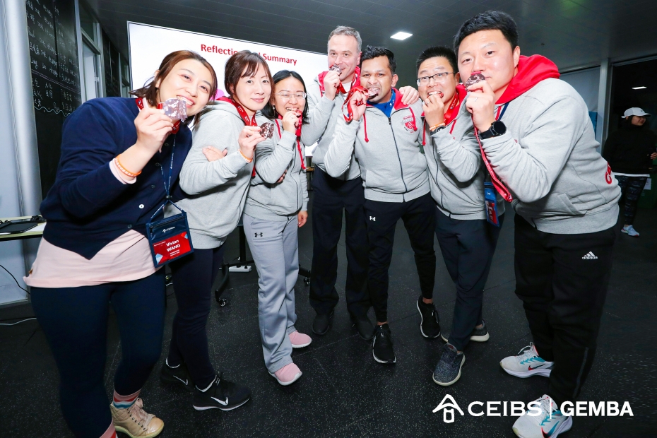 Yuexing Su with fitness team